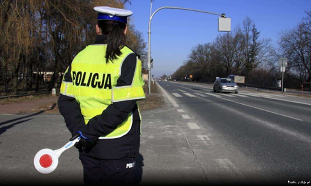 Profilaktyczne spotkanie policjantki z uczniami Szkoły Podstawowej nr 1 w Dzierżoniowie